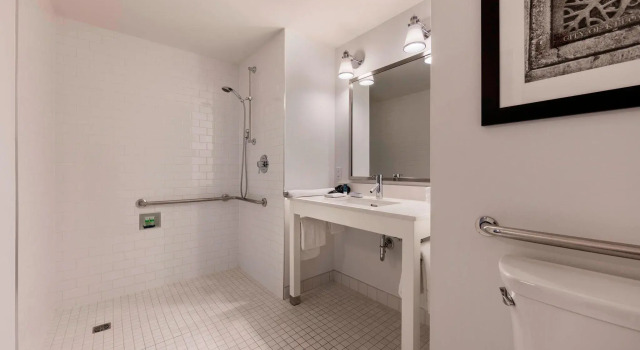 Двухместный номер Standard Four Points by Sheraton Kelowna Airport