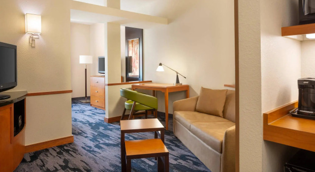 Четырёхместная студия Fairfield Inn & Suites by Marriott Selma Kingsburg