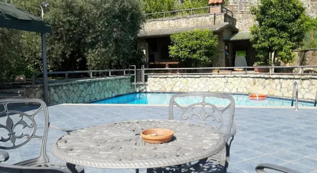 COLLEALCEPPO - RESIDENZA LE SORBE - Piscina panoramica 13 km dal mare