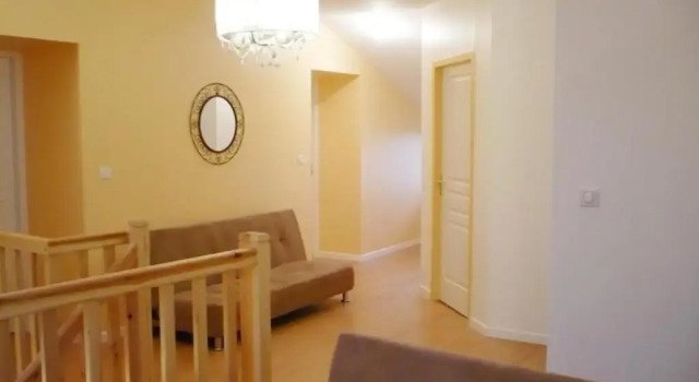 Gîte Chirassimont, 7 pièces, 14 personnes - FR-1-496-65, Book Hotel Hoteller i Chirassimont med parkering, Parkering