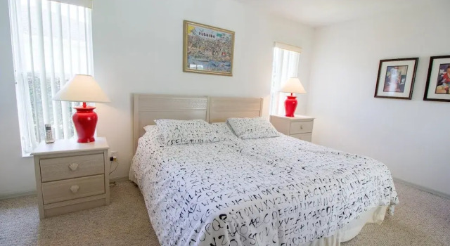 Family Villa Bettina - Recently Remodeled 2 Bedroom Home by RedAwning, Varaa Villa Huvilat kohteessa Arlington, Villa