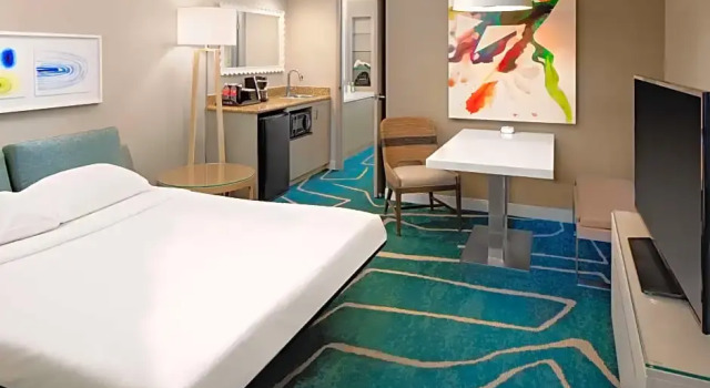 Двухместный люкс with Tub Mobility Accessible c 1 комнатой Embassy Suites by Hilton San Diego Bay Downtown