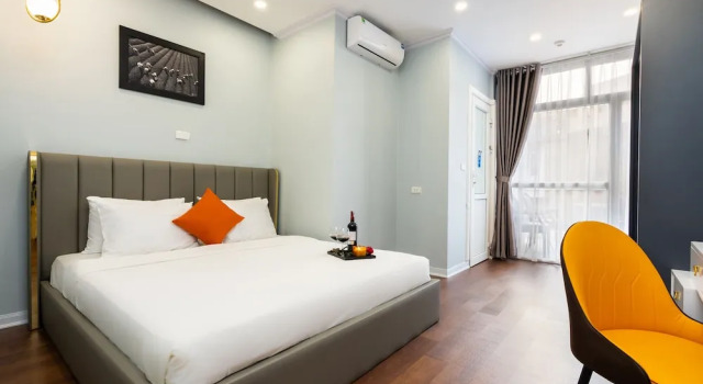 Полулюкс с балконом и с видом на город Hanoi Memory Legends Hotel