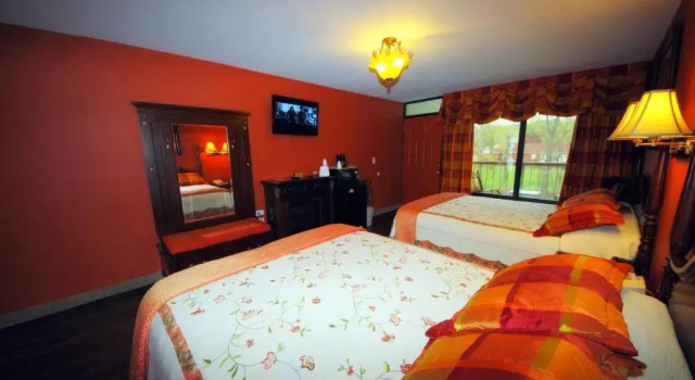 Четырёхместный номер Standard с балконом Rivergate Mountain Lodge