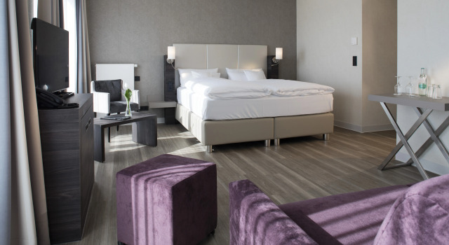 Vital Hotel Rhein Main Therme Wellness Resort & SPA, Prenota Hotel Hotel a Taunus con piscina, Piscina