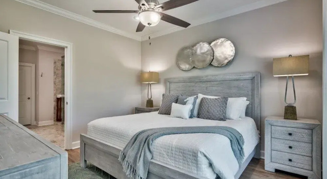 Silverfin Villa NEW Luxury Steps To Beach, Rezerwuj Willa Hotele w Emerald Coast z parkingiem, Parking