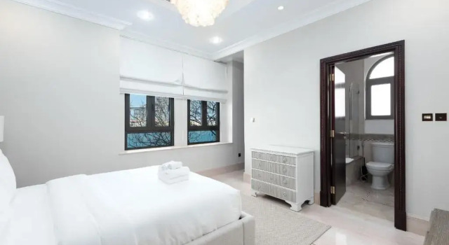 Вилла Maison Privee - Palm Jumeirah Beach Front XL Villa w/Prvt Pool