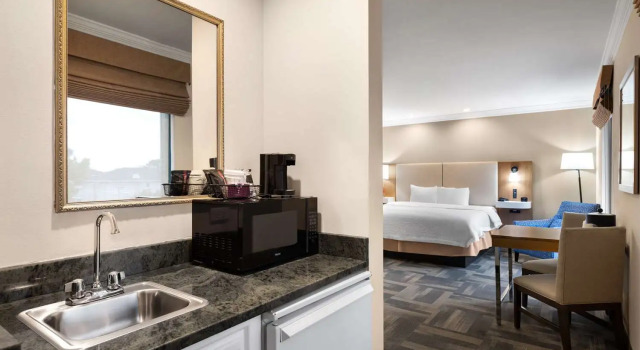 Номер Deluxe с видом на воду Hampton Inn Charleston North