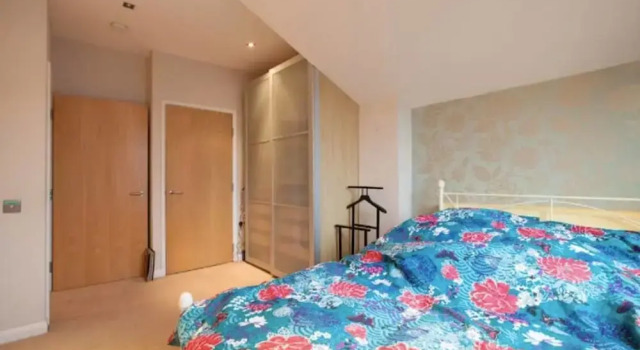 Spacious 2BR Home in Surrey Quays W/terrace, Забронировать Отель Отели Англии 3 звезды, 3*
