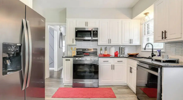 Piedmont Heights HQ 6 Mi to Mercedes-benz Stadium!, Boek Appartement Hotels in Georgia met parkeren, Parkeren