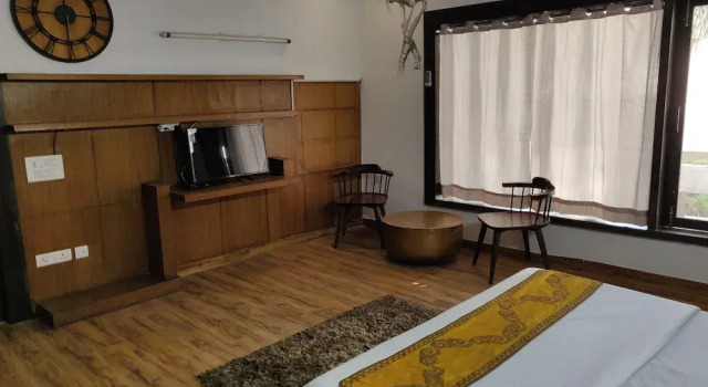 Номер Royal с балконом Aakritii Hotels
