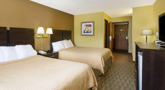 Четырёхместный люкс Econo Lodge Inn & Suites Yankton
