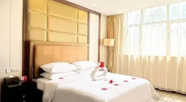Люкс Deluxe Shanghai Huanghao Hotel