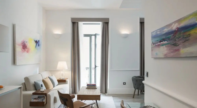Люкс с балконом Puerta Catedral Holiday Suites