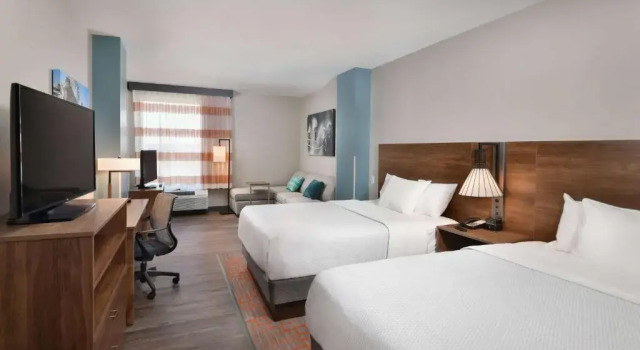 Четырёхместный номер Standard La Quinta Inn & Suites by Wyndham Wisconsin Dells- Lake Delton