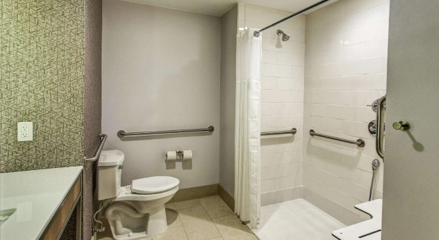 Четырёхместный люкс Hilton Garden Inn Topeka
