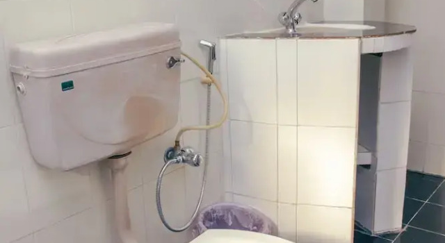Кровать в общем номере Roamers Inn