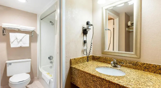 Четырёхместный номер Deluxe Sundial Inn
