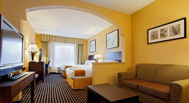 Четырёхместный люкс Holiday Inn Express Crockett by IHG