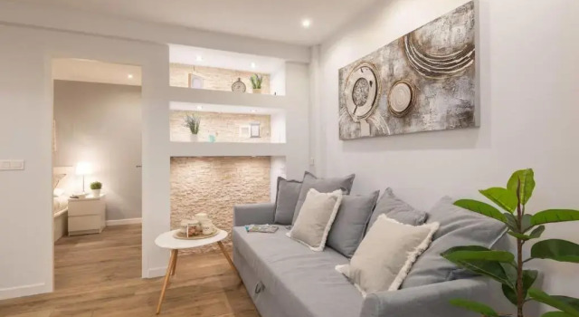 Le Comfy - 2br w AC and terrace in the heart of Old Nice Welkeys, Забронировать Отель Ницца Приморские Альпы, рядом с Набережная Соединенных Штатов