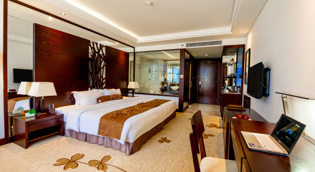 Brilliant Hotel - Afternoon Tea Inclusive, Reserva ahora Hotel Hoteles en Da Nang con piscina, cerca de Puente Cầu Rồng, Piscina