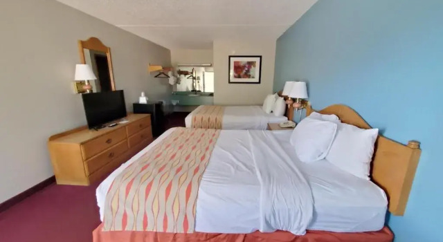 Четырёхместный номер Standard Spinning Wheel Inn