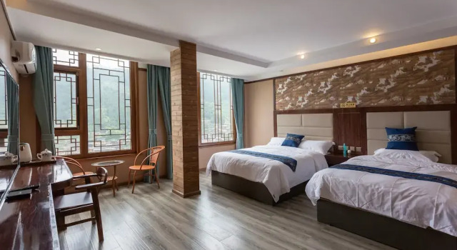 Семейный номер Standard Floral Hotel Xijiang Banshan Yunfu