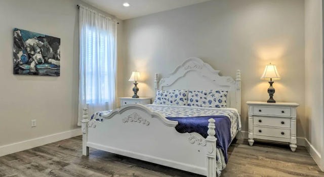 Коттедж Spacious Gulfport Home - Walk to Beach