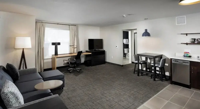 Люкс Residence Inn by Marriott Milwaukee Brookfield