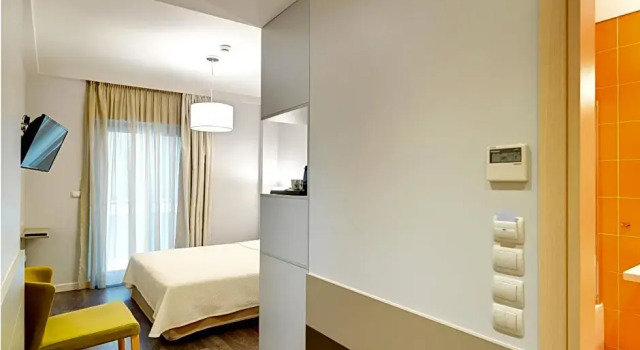 Номер Superior с балконом Phidias Piraeus Hotel