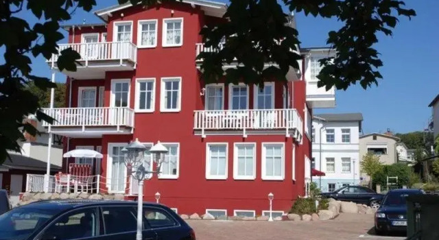 Villa To Hus - Apt. 07, Забронировать Вилла Отели Остзебад-Зеллин с парковкой, рядом с Зеллинский музей янтаря, Парковка