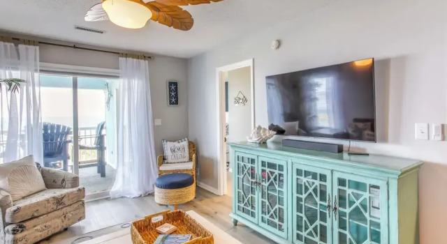 North Myrtle Beach Retreat, Забронировать Отель Отели Норт-Миртл-Бич с парковкой, рядом с Парк развлечений OD Pavilion, Парковка