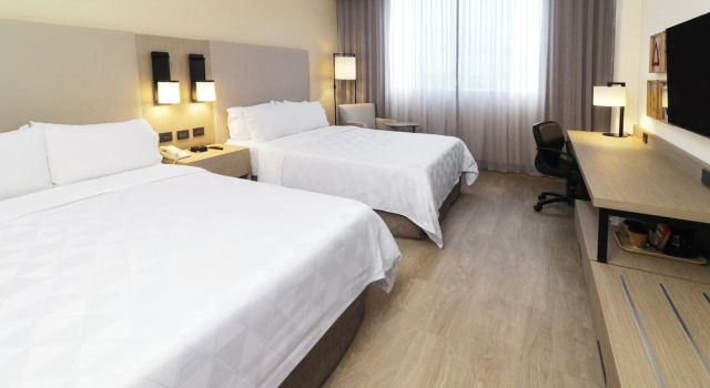 Четырёхместный номер Standard Holiday Inn Monterrey-Parque Fundidora by IHG