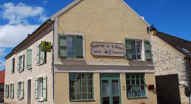 Auberge De LOmois, Varaa Hotelli  