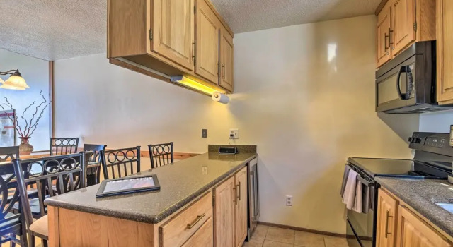 Апартаменты с 3 комнатами с балконом Warm Townhome w/ Sauna at Angel Fire Ski Lift