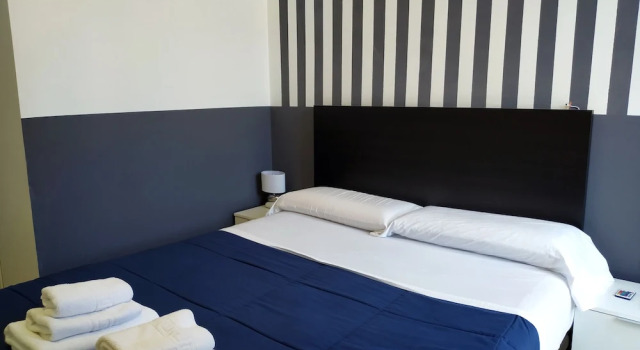 Двухместный номер Economy с видом на город Flats Friends Plaza de la Reina