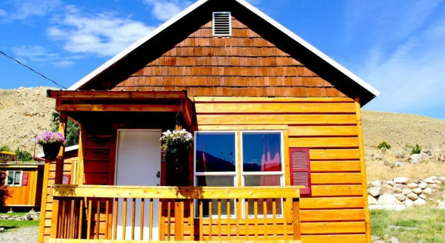 Коттедж с 2 комнатами Yellowstones Treasure Cabins