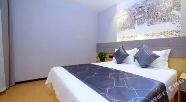 Chonpines Hotel·Qufu Sankong Sankong Scenic Spot, Prenota Hotel Hotel a Shandong con parcheggio, Parcheggio
