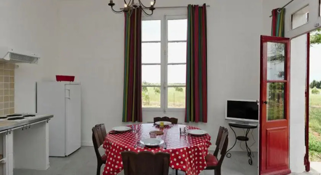Le Mas Du Clerc, Book Hotel Vauvert Gard