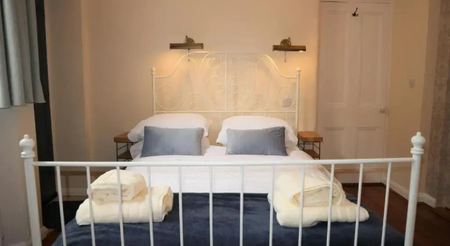 Номер Standard Izarra - Town centre en-suite with own entrance and free parking