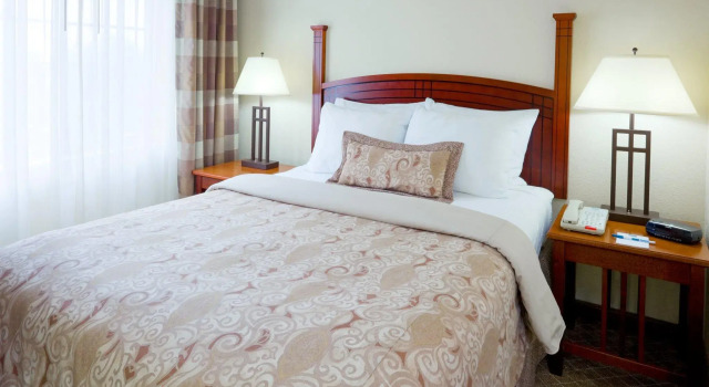 Люкс Staybridge Suites Cranbury - South Brunswick by IHG