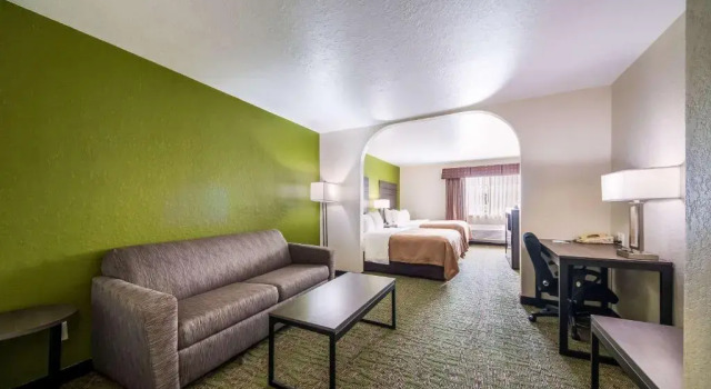 Четырёхместный номер Standard Quality Suites San Antonio Brooks City Base