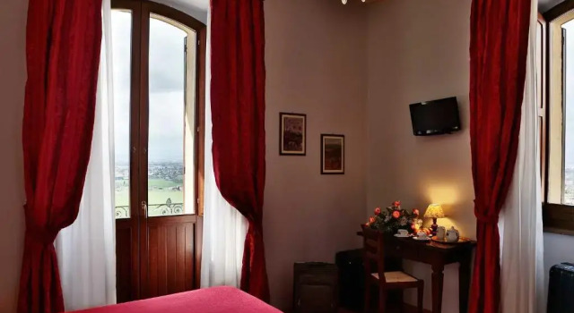 Трёхместный номер Standard с балконом и с красивым видом из окна Hotel Windsor Savoia