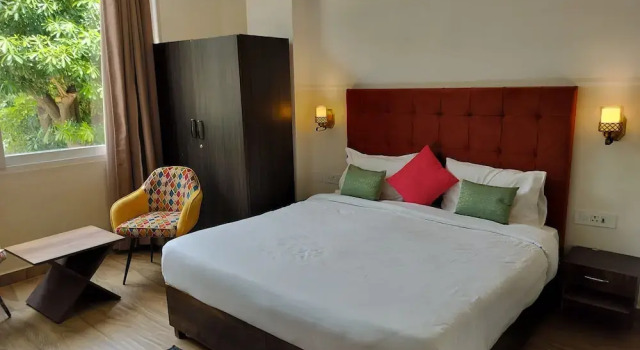 Номер Premium Saffron Inn