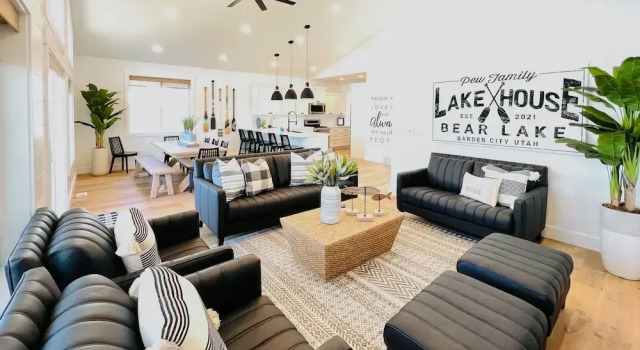 Pool Access & Lake Views: Modern Garden City Home, Забронировать Отель Гарден-Сити Юта