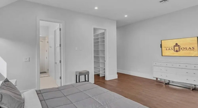 New Luxurious Home 3 Min to Beach Walk to Las Olas, Забронировать Отель Отели Форт-Лодердейл 3 звезды, рядом с Intracoastal Waterway, 3*