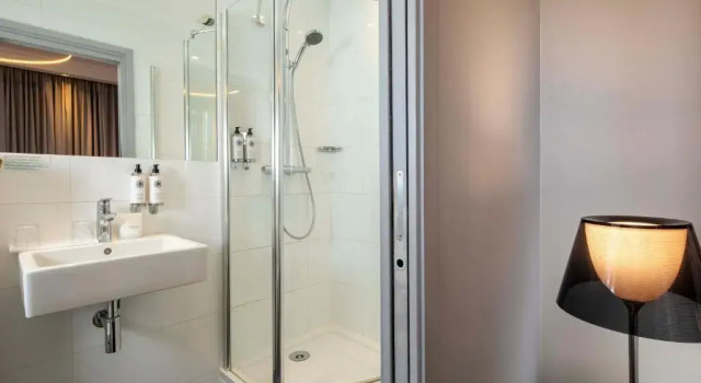 Одноместный номер Standard First Hotel Paris Tour Eiffel