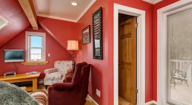 Ontario Park City bungalow