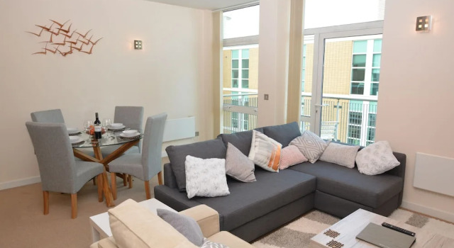 Апартаменты с балконом Brightleap Apartments - Silbury View