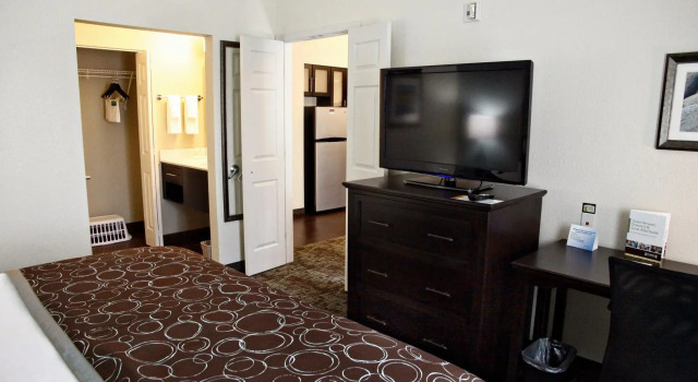 Двухместный люкс Staybridge Suites Minot by IHG